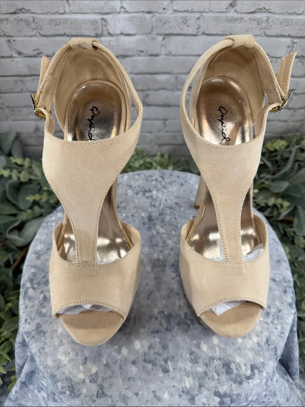 QUPID - Beige Faux Suede T-Strap Platform Stiletto Dress Heels WMS 8M 💛 EUC